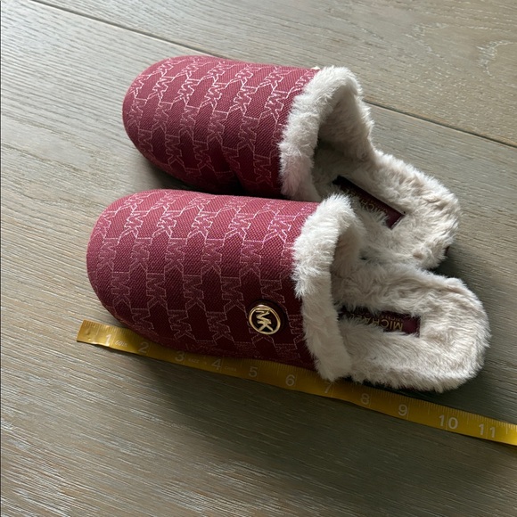 Slippers, size 8-8.5 - Picture 5 of 5